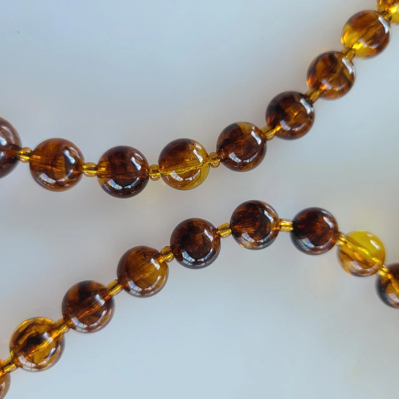 Set ketting & oorbellen van transparante harsparels amber marmer PA611 – photo 3